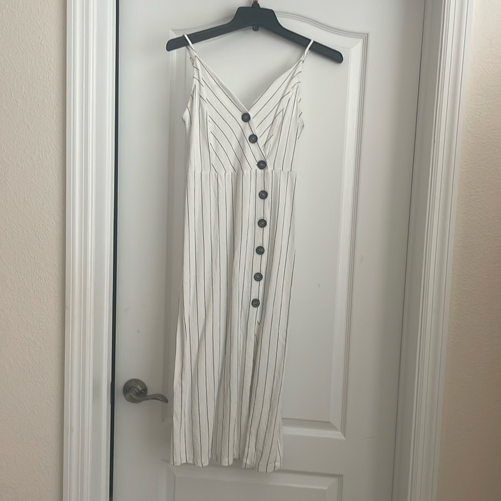 Midi sexy dress with slit.